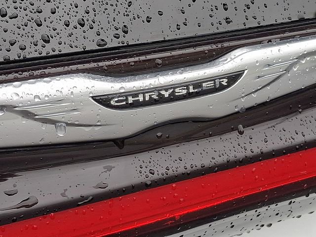 Used 2024 Chrysler Pacifica Touring-L image 25