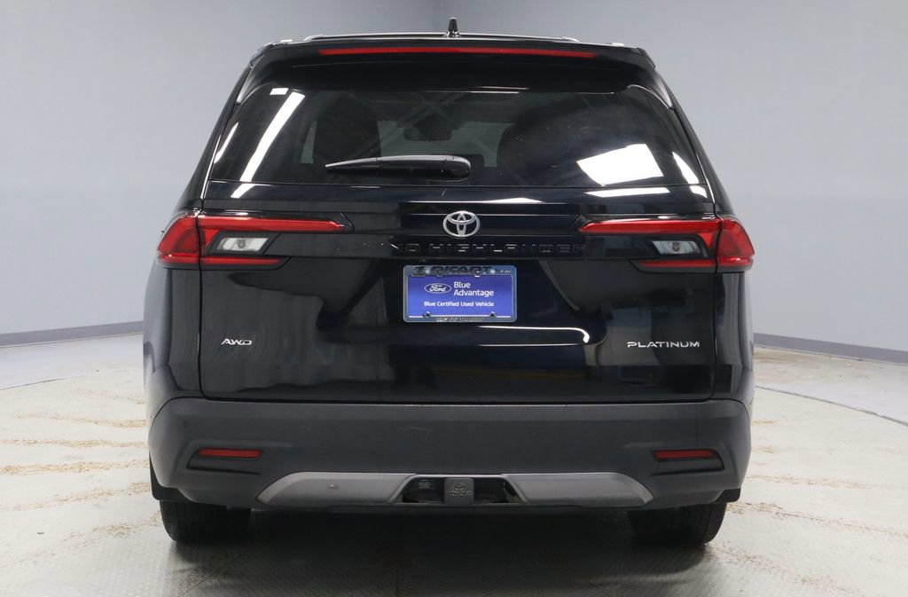 Used 2024 Toyota Grand Highlander AWD image 11