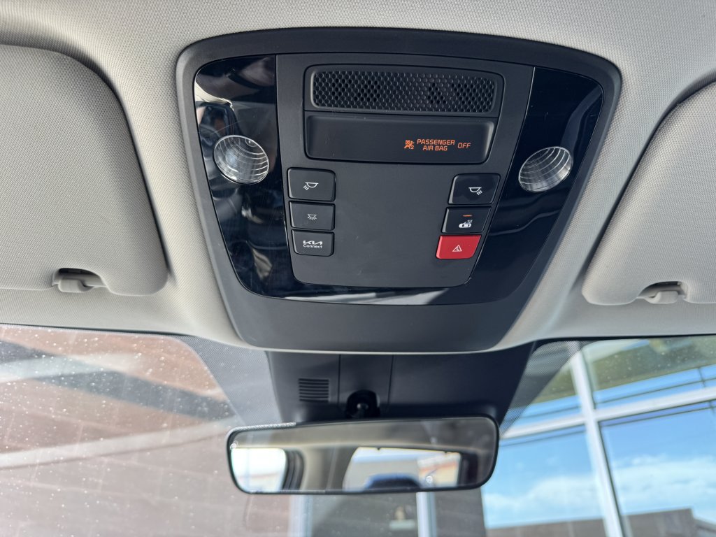 Used 2024 Kia Carnival EX FWD image 27