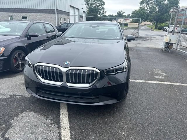 Used 2024 BMW 530i xDrive w/ Premium Package AWD/4WD image 4