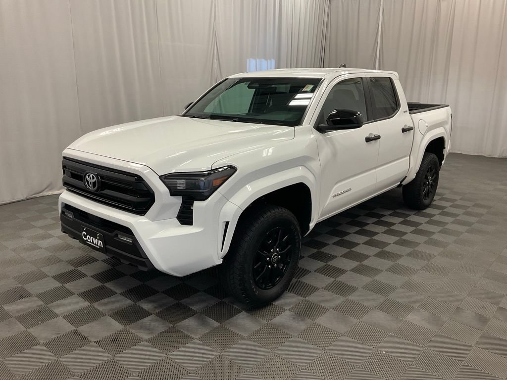 Used 2025 Toyota Tacoma SR5 AWD/4WD image 10