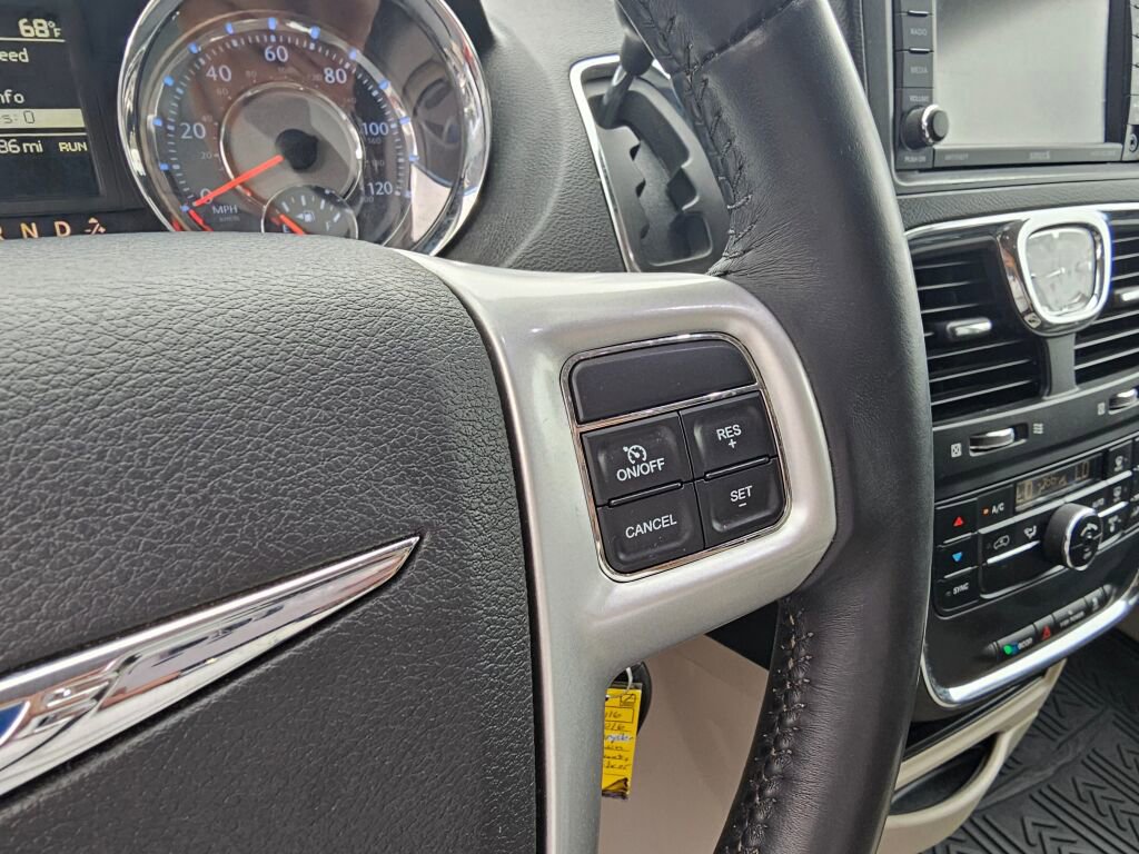 Used 2016 Chrysler Town & Country Touring image 34