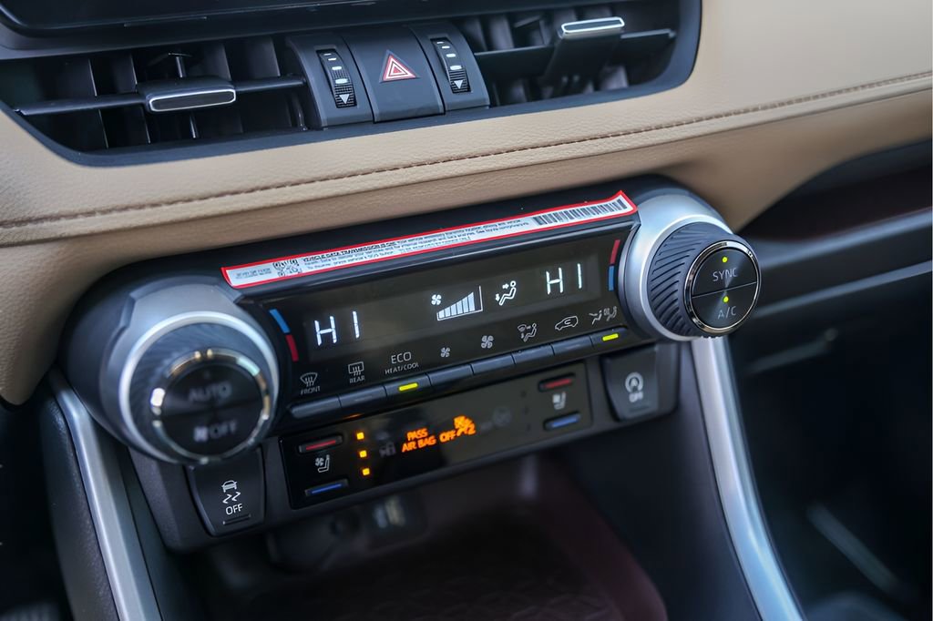 Used 2025 Toyota RAV4 Limited image 21