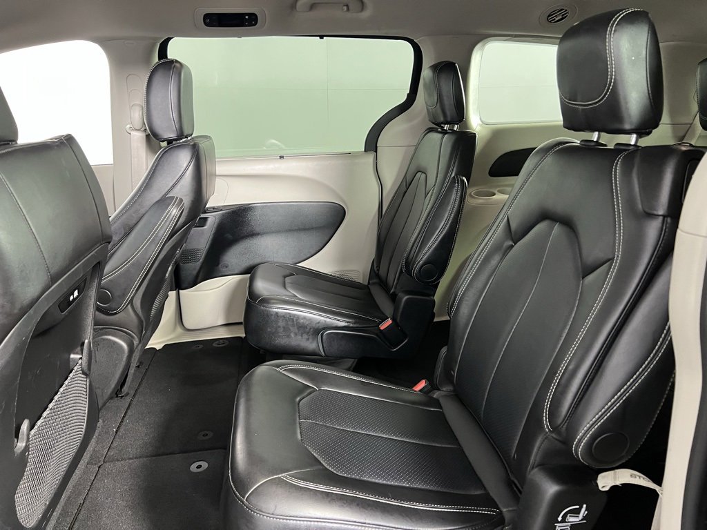Used 2024 Chrysler Pacifica Touring-L image 26