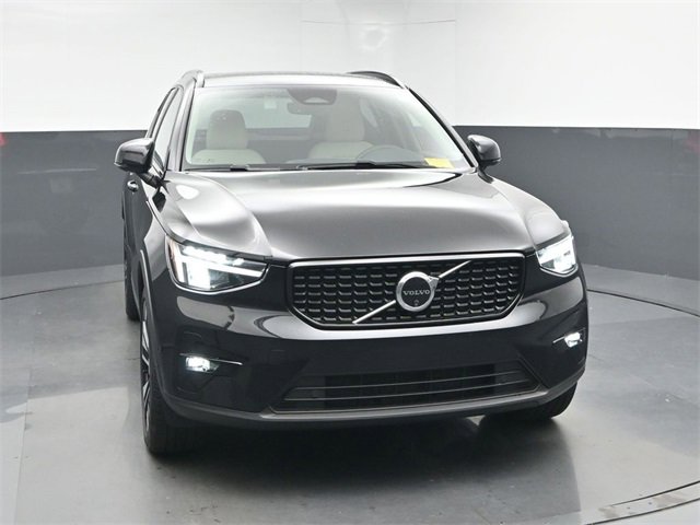 Used 2024 Volvo XC40 B5 Plus w/ Climate Package image 2