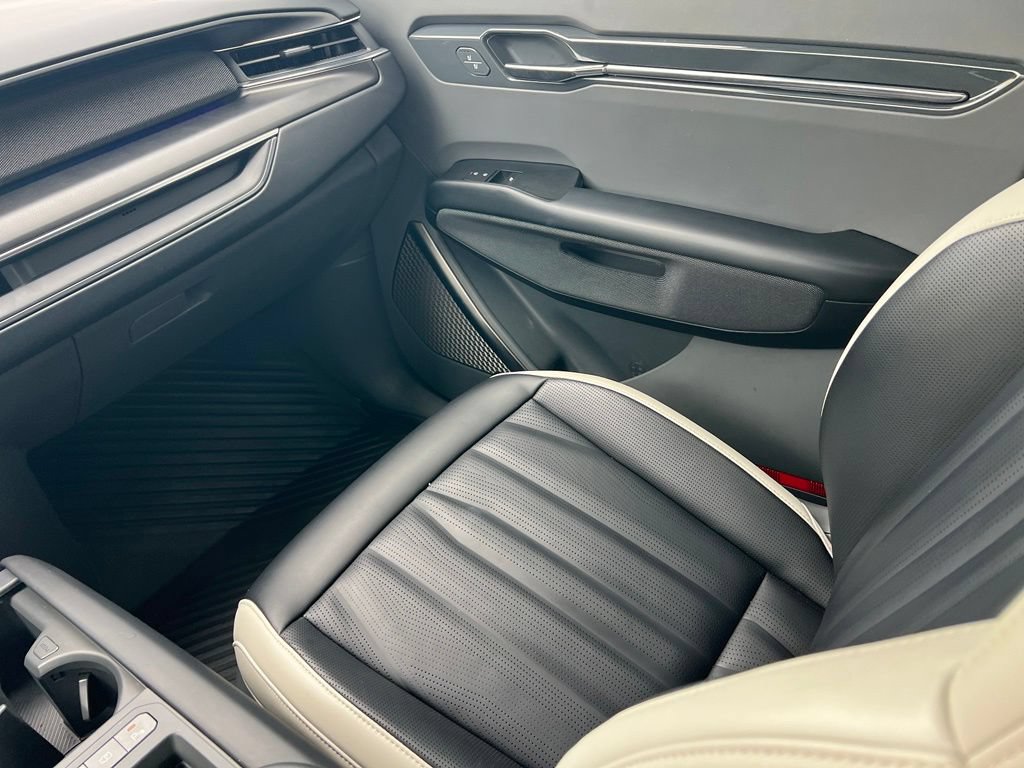 Certified 2024 Kia EV9 GT-Line AWD/4WD image 13