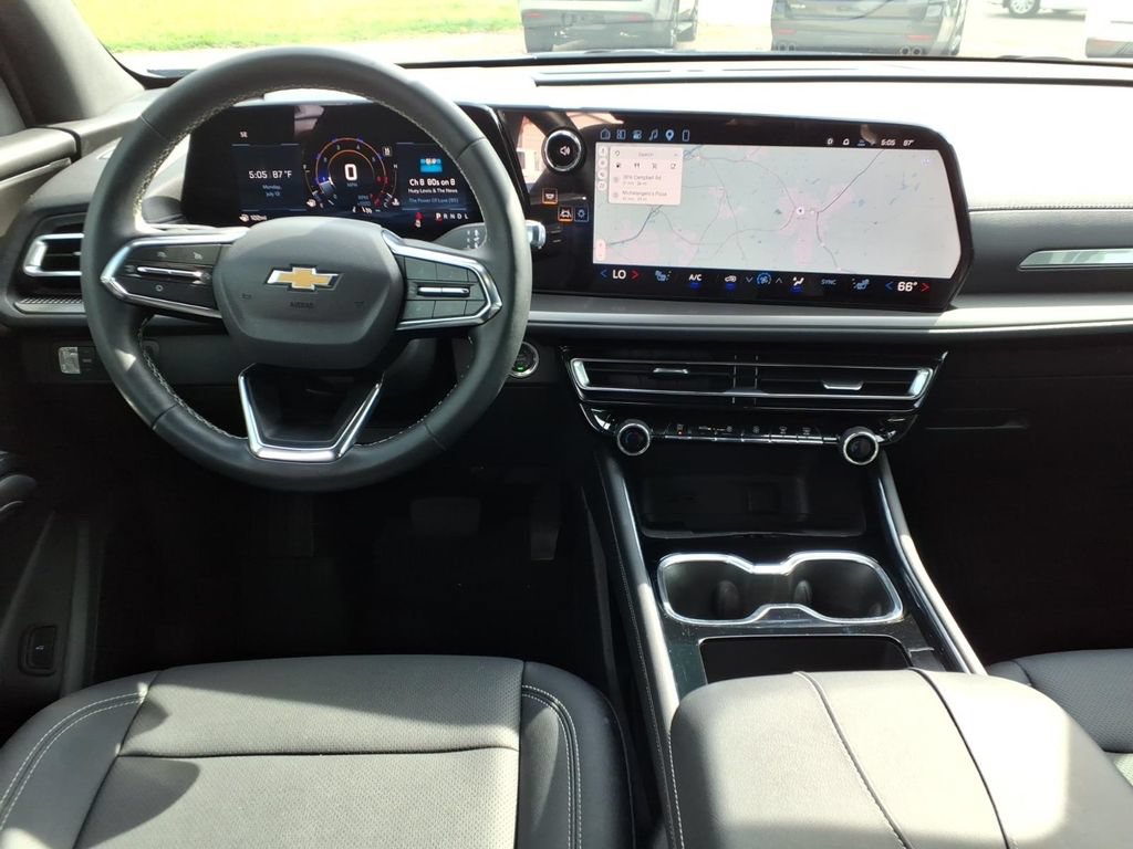 Used 2026 Chevrolet Traverse LT w/ Driver Confidence Package FWD image 12