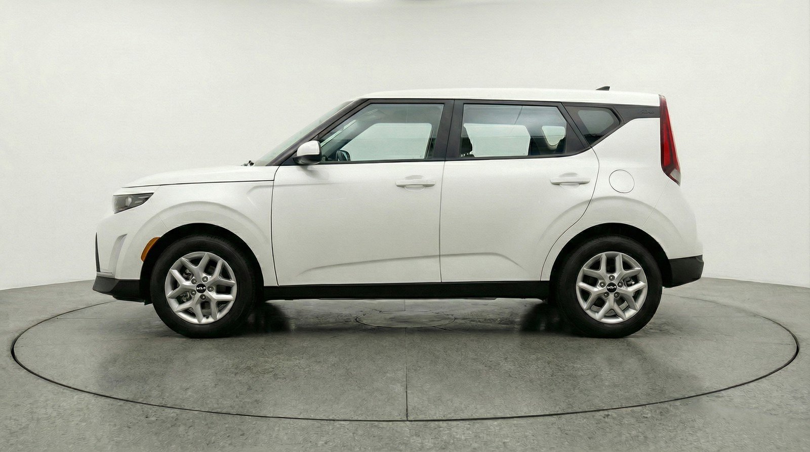 Used 2025 Kia Soul LX w/ LX Technology Package image 5
