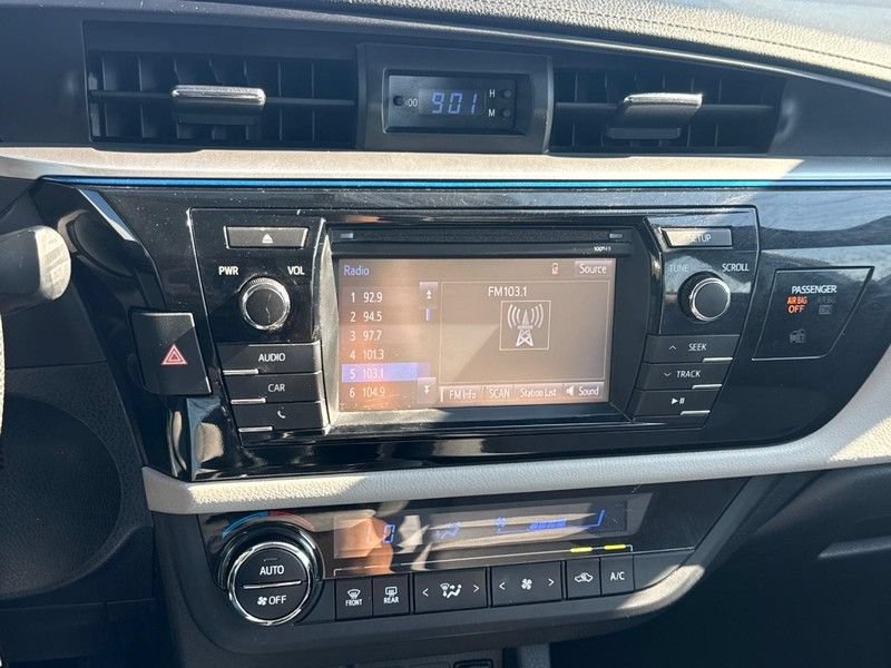 Used 2014 Toyota Corolla LE FWD image 17