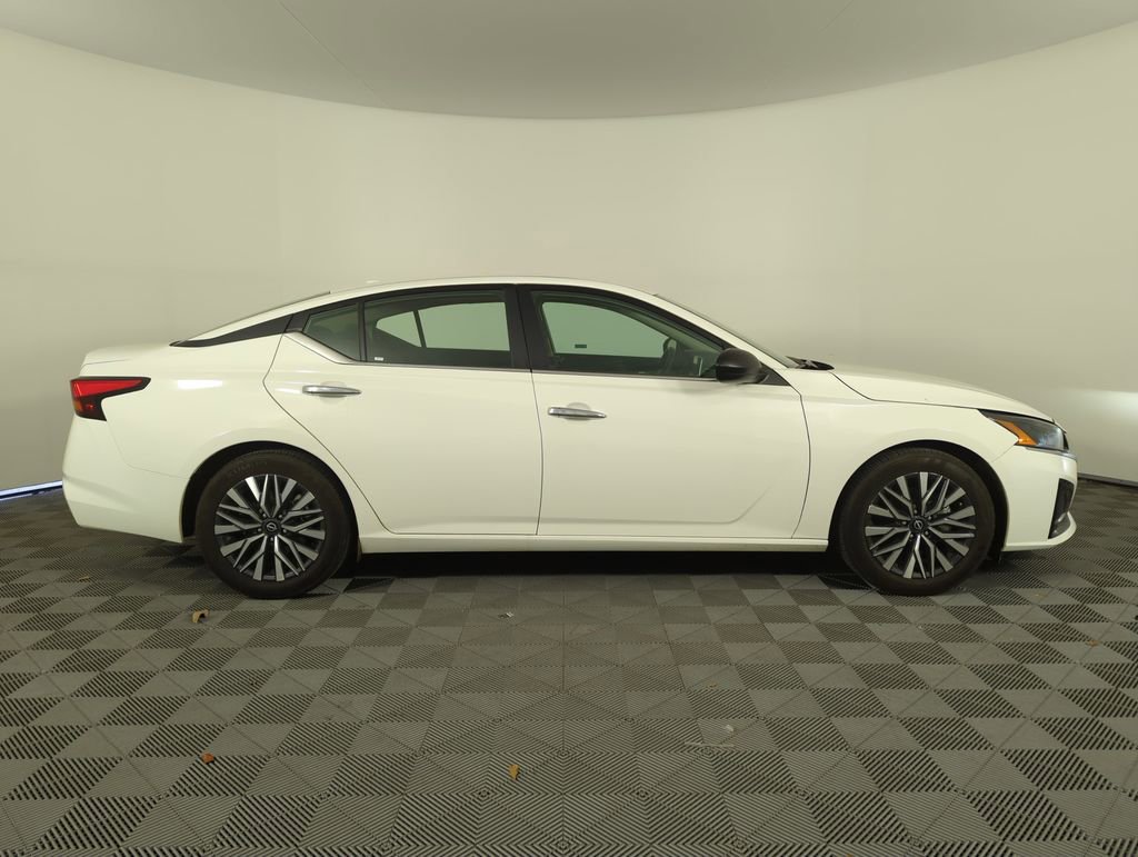 Used 2025 Nissan Altima 2.5 SV image 4
