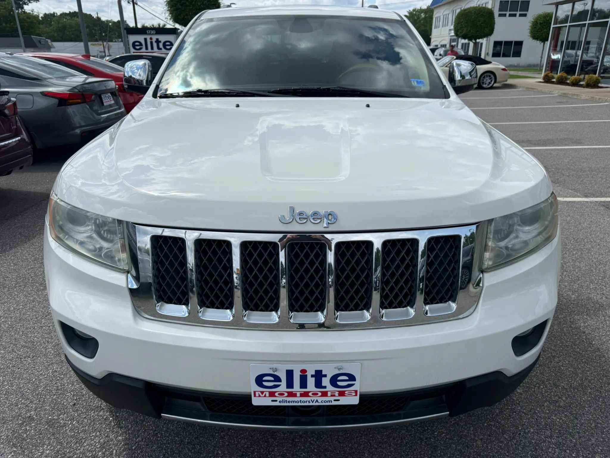 Used 2011 Jeep Grand Cherokee Overland AWD/4WD image 2