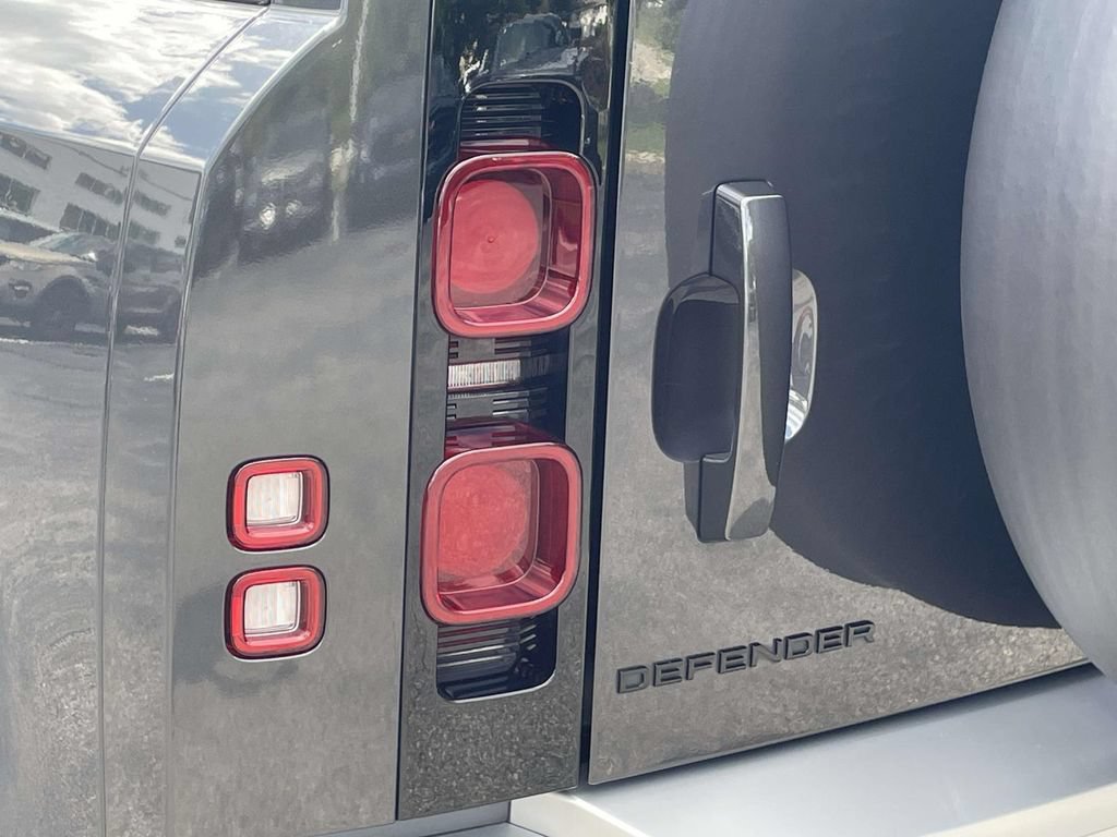 Certified 2024 Land Rover Defender 110 S AWD/4WD image 10