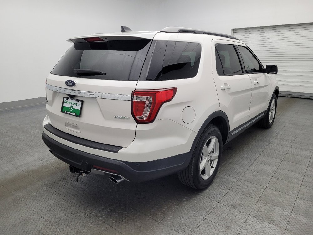 Used 2018 Ford Explorer XLT image 9