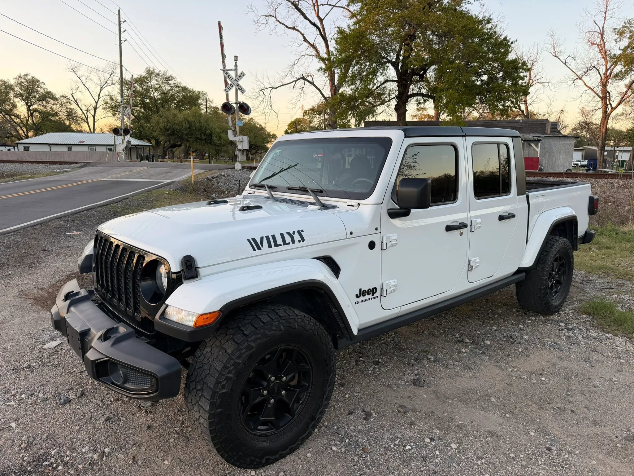 Used 2021 Jeep Gladiator Sport image 1