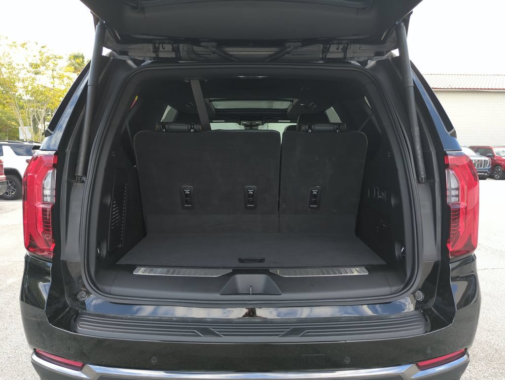 Used 2025 GMC Yukon AT4 w/ AT4 Premium Package AWD/4WD image 32