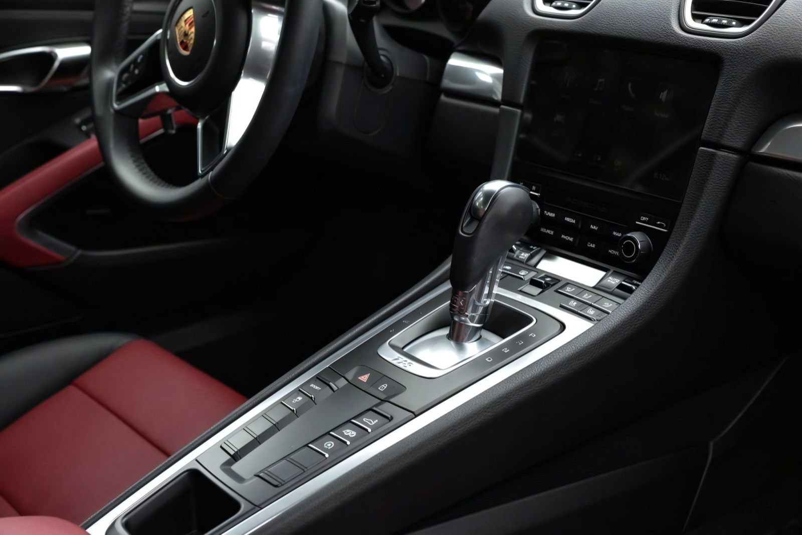 Used 2025 Porsche 718 Cayman RWD image 9