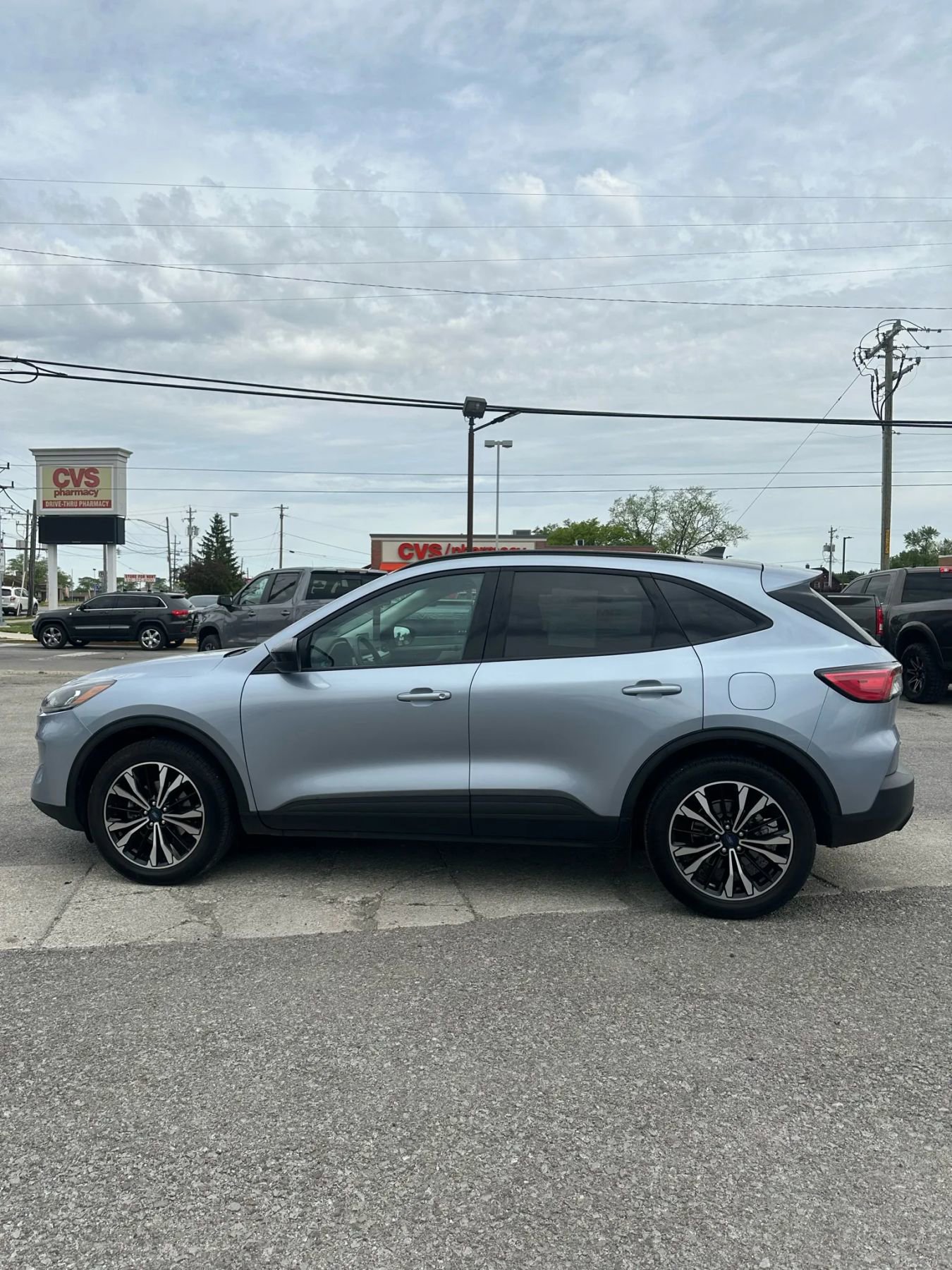 Used 2022 Ford Escape SE w/ SE Sport Appearance Package image 8