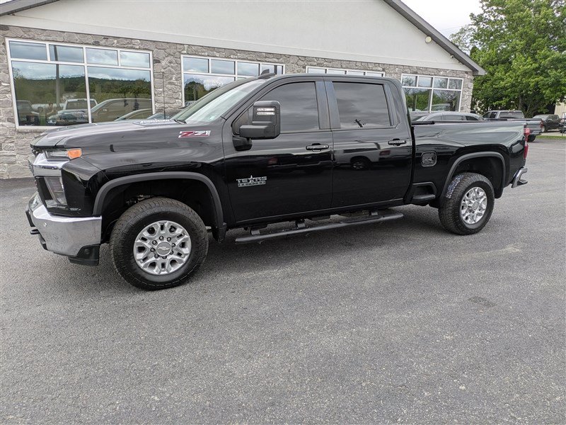 Used 2020 Chevrolet Silverado 2500 LT w/ Texas Edition AWD/4WD image 3