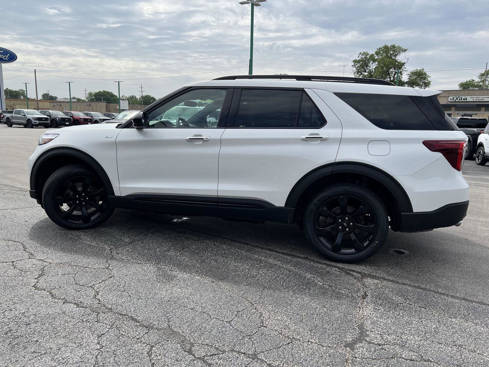 Used 2022 Ford Explorer ST-Line w/ Class IV Trailer Tow Package AWD/4WD image 11