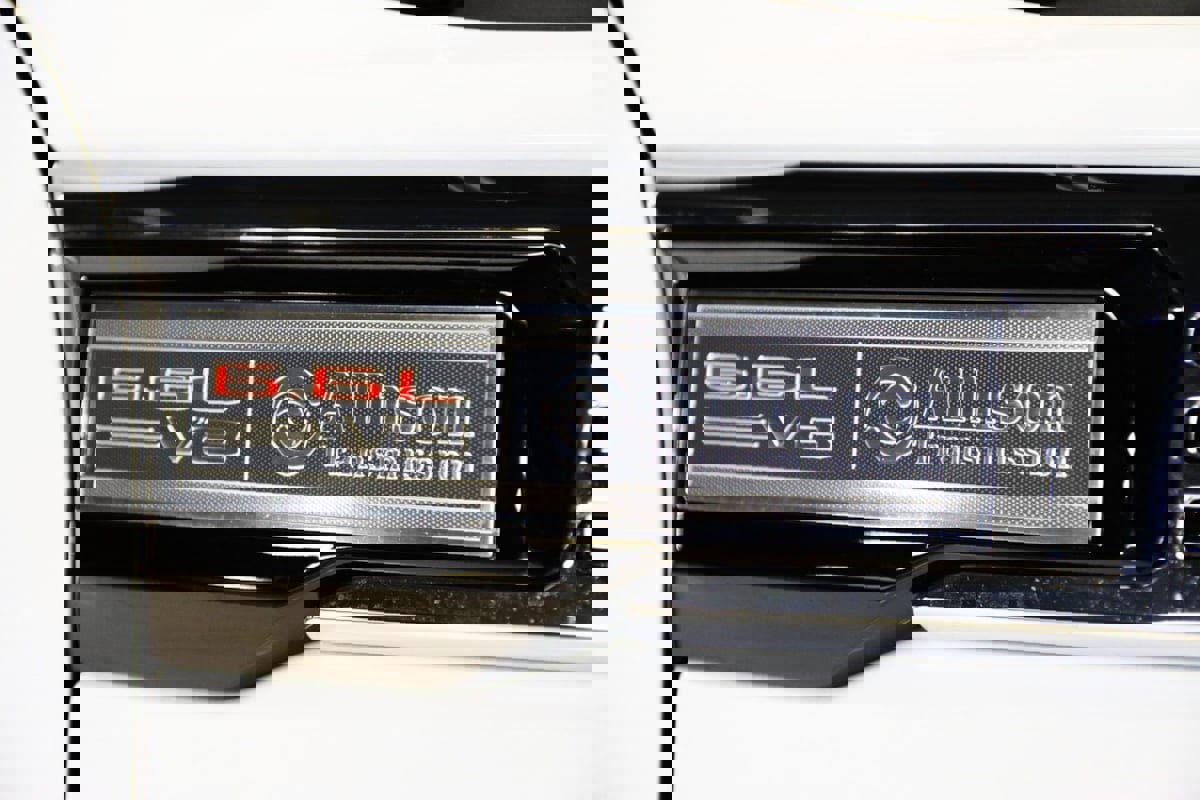 Used 2025 GMC Sierra 2500 SLE w/ SLE Convenience Package image 11