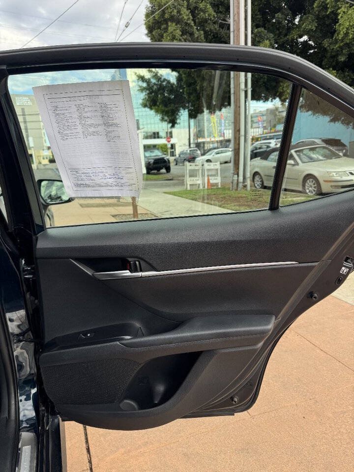 Used 2018 Toyota Camry LE FWD image 15