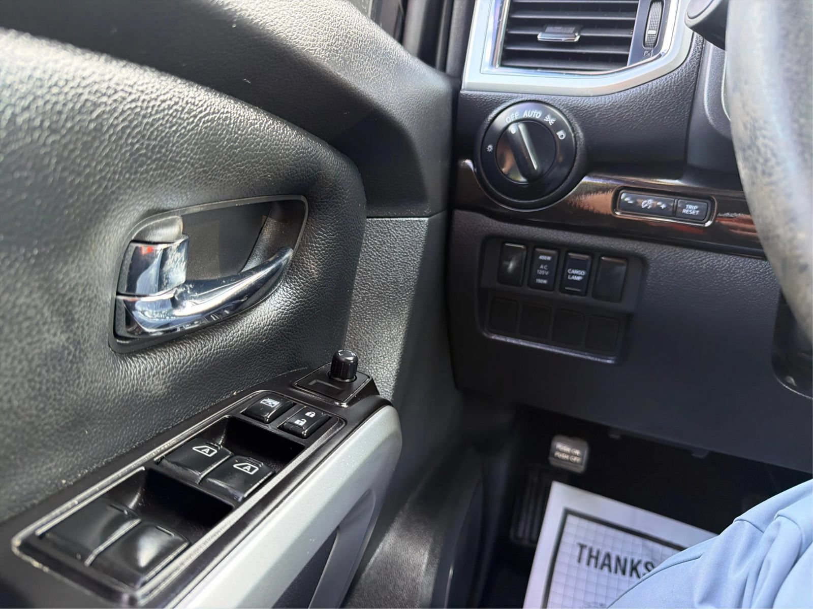 Used 2019 Nissan Titan SV w/ SV Convenience Package AWD/4WD image 16