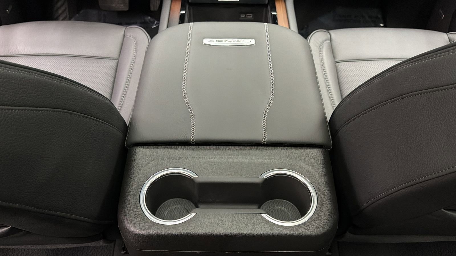 Used 2026 GMC Yukon Denali w/ Sun & Power Step Package AWD/4WD image 34