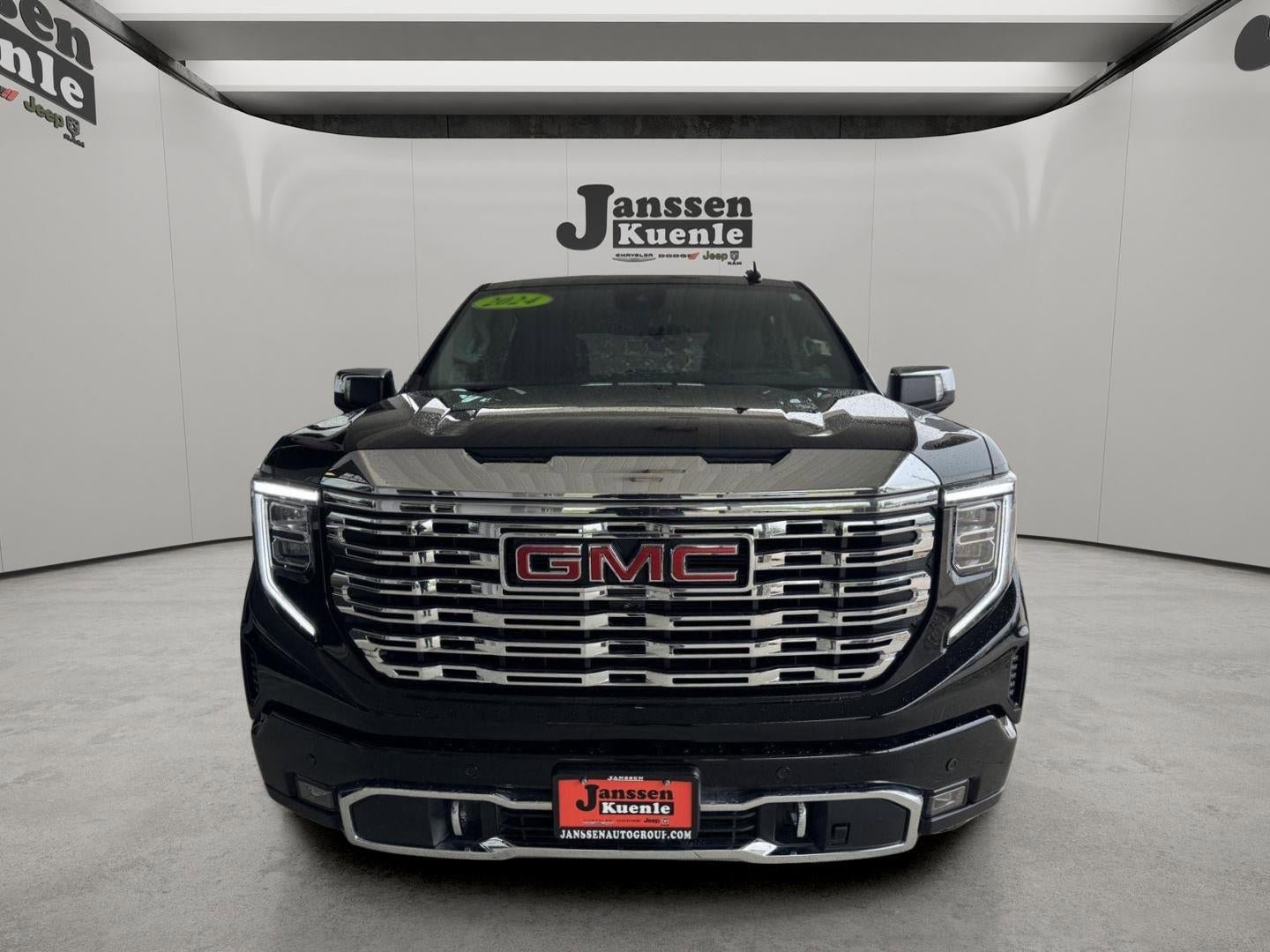 Used 2024 GMC Sierra 1500 Denali w/ Denali Reserve Package AWD/4WD image 4