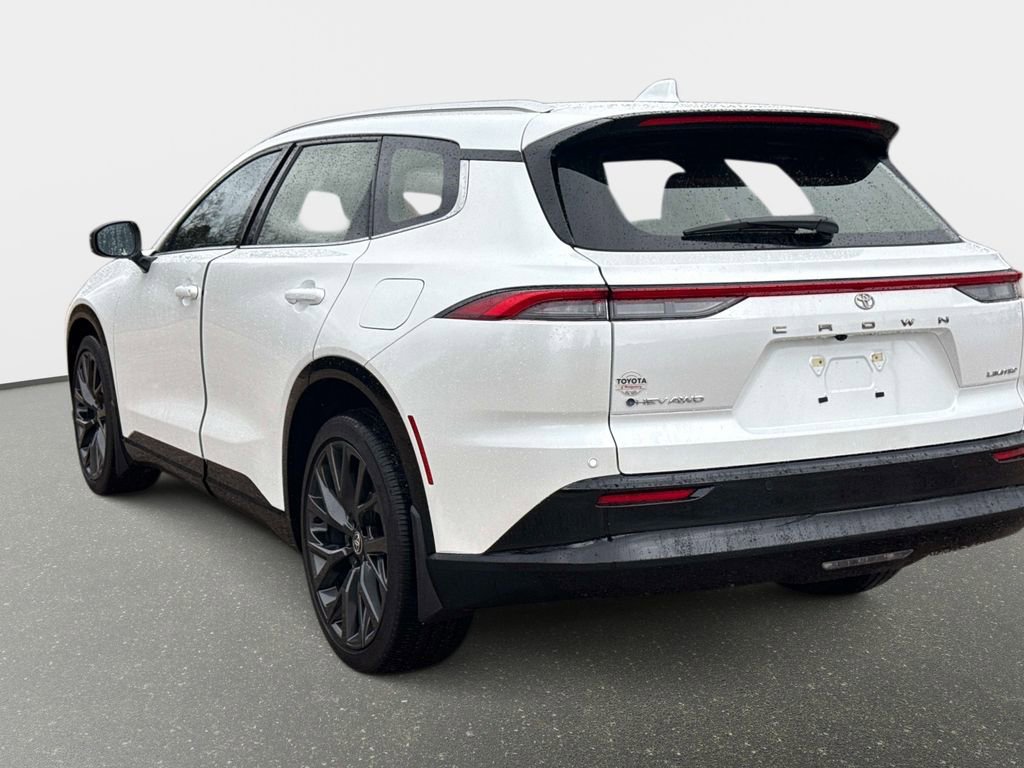 Used 2025 Toyota Crown Signia w/ Advanced Technology Package image 5