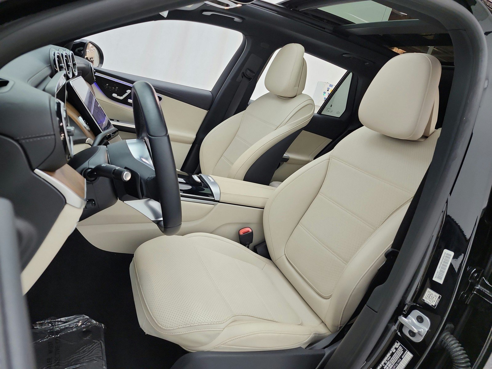 Used 2023 Mercedes-Benz GLC 300 image 10