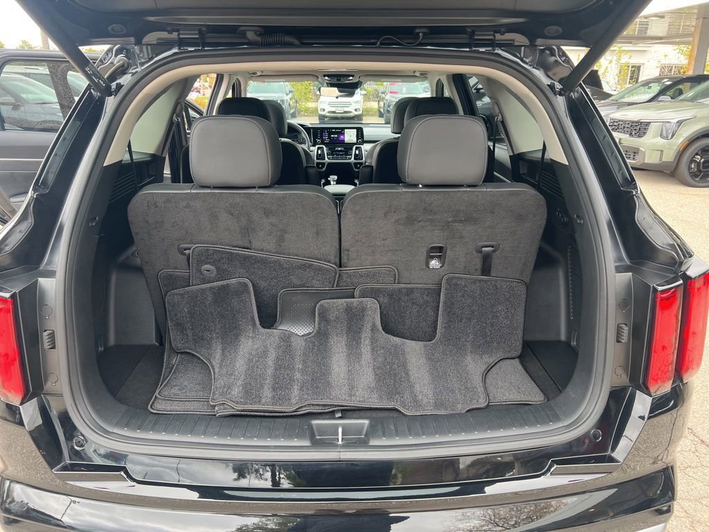 Certified 2022 Kia Sorento SX image 12