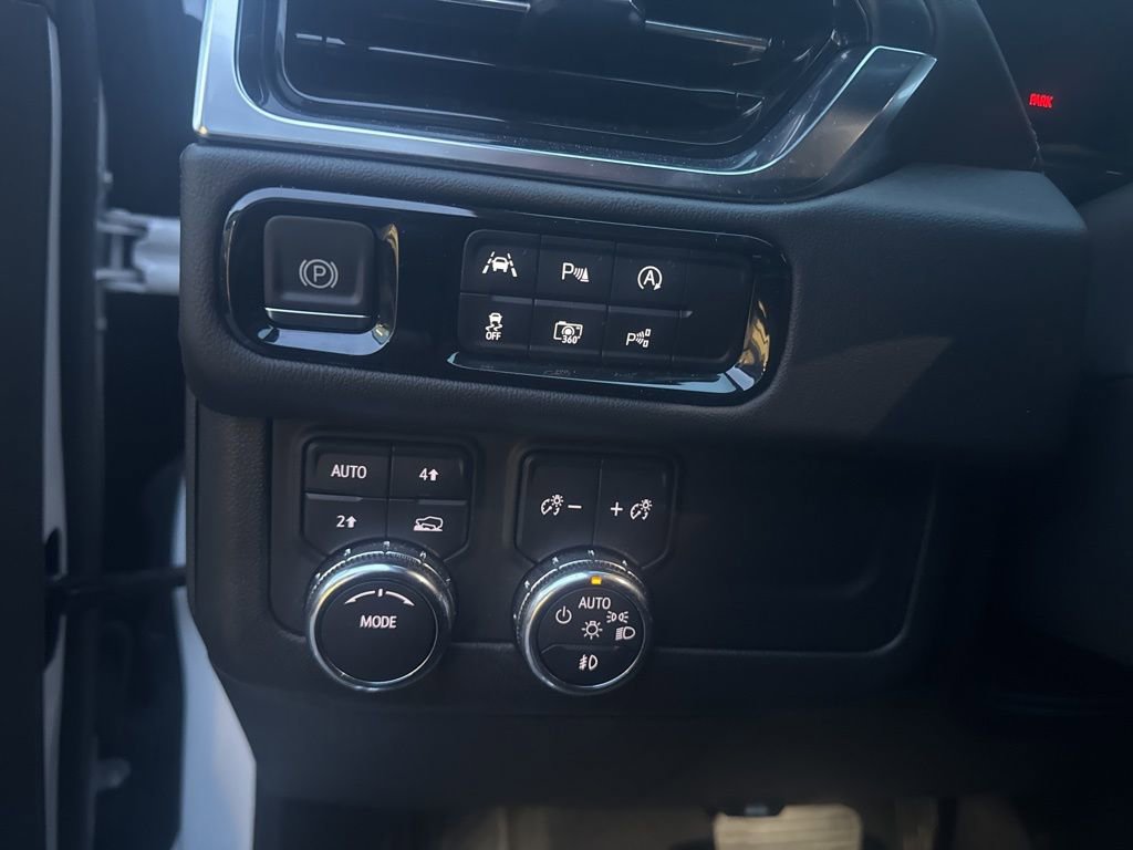 Used 2025 GMC Yukon XL Denali image 18