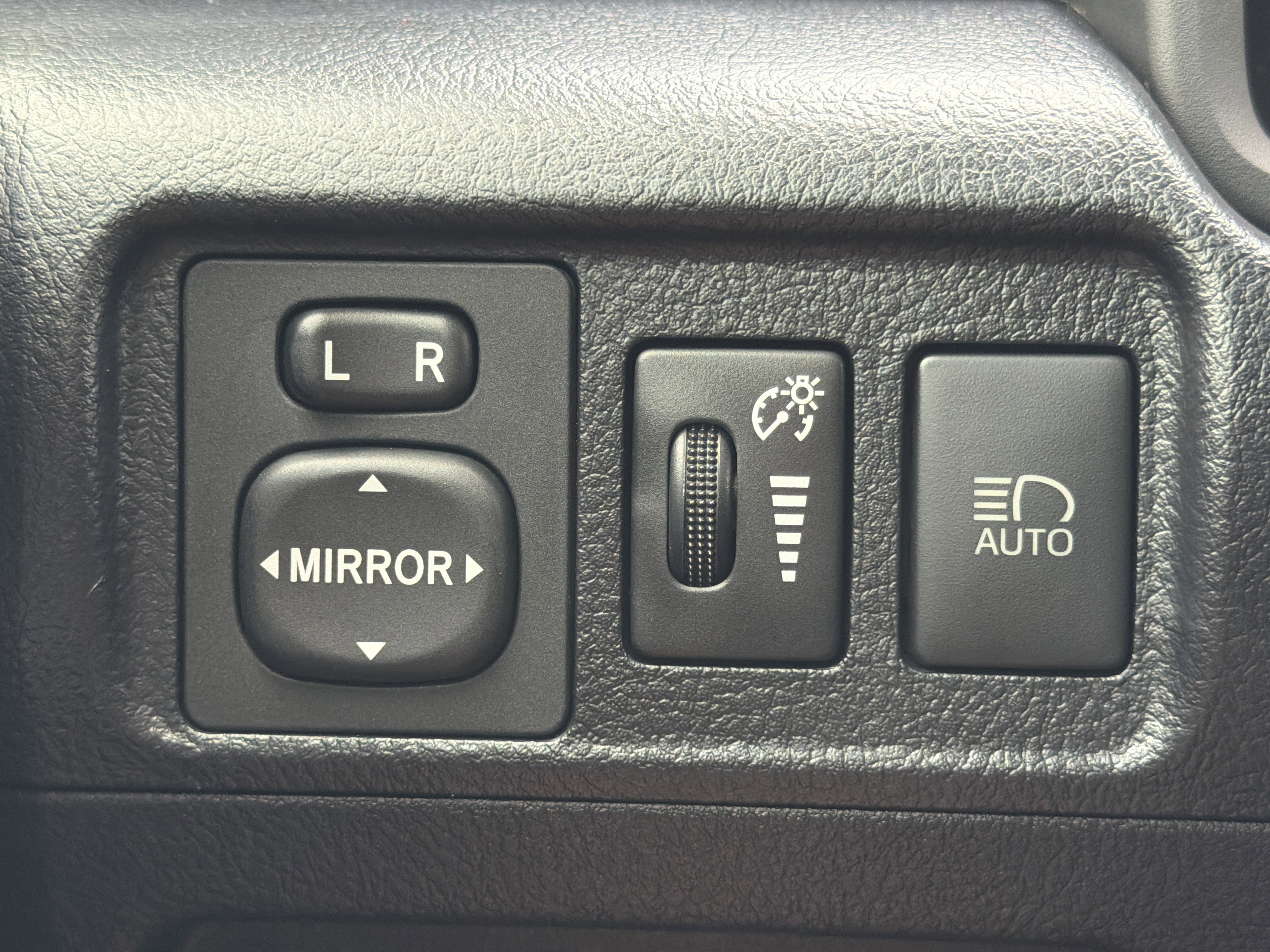 Used 2020 Toyota 4Runner Limited AWD/4WD image 13