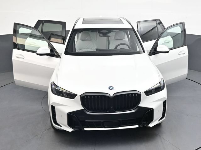 New 2026 BMW X5 xDrive50e w/ M Sport Package AWD/4WD image 32