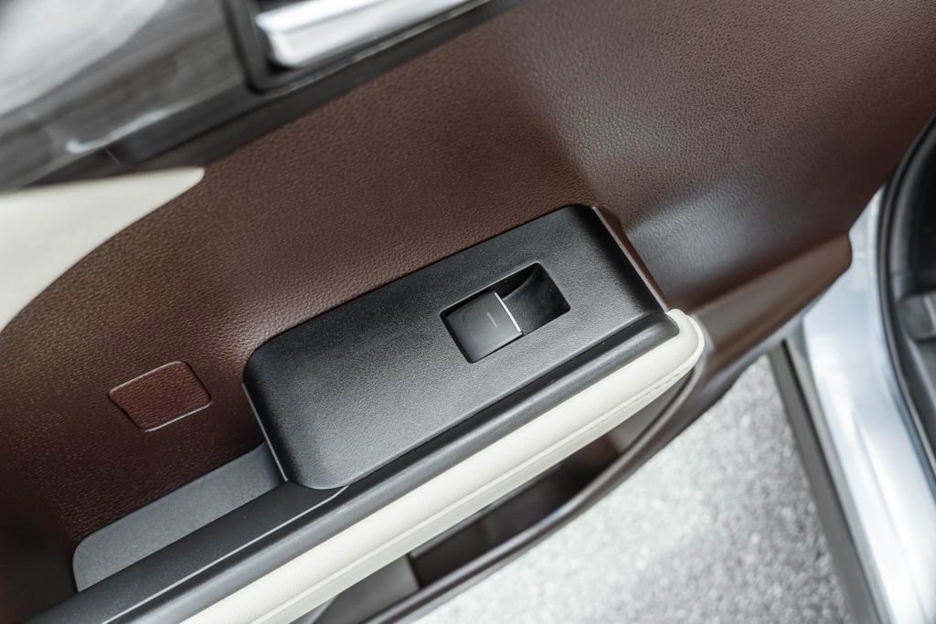 Used 2020 Toyota Highlander Platinum image 36