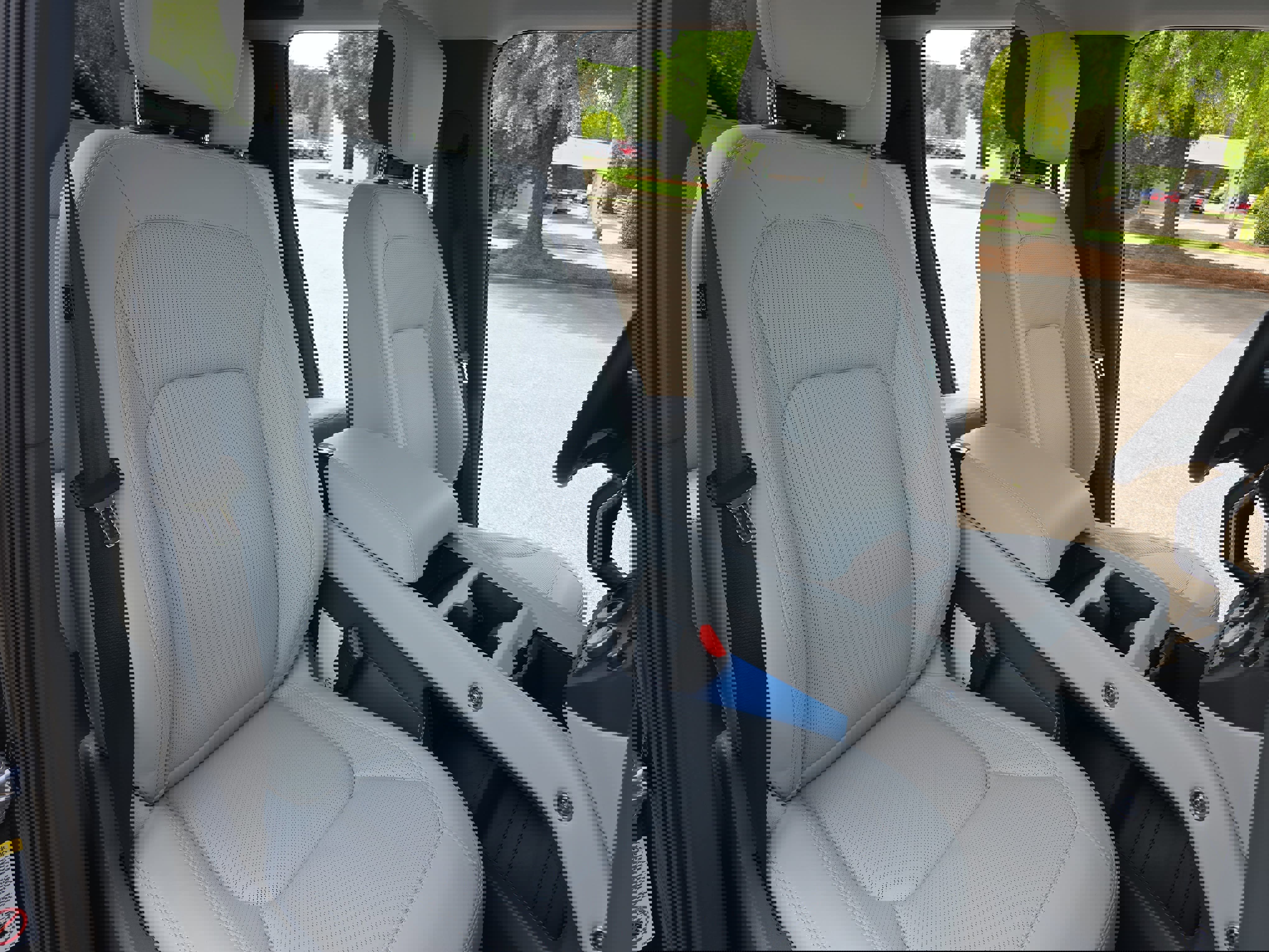 Used 2026 Land Rover Defender 110 X-Dynamic SE AWD/4WD image 10