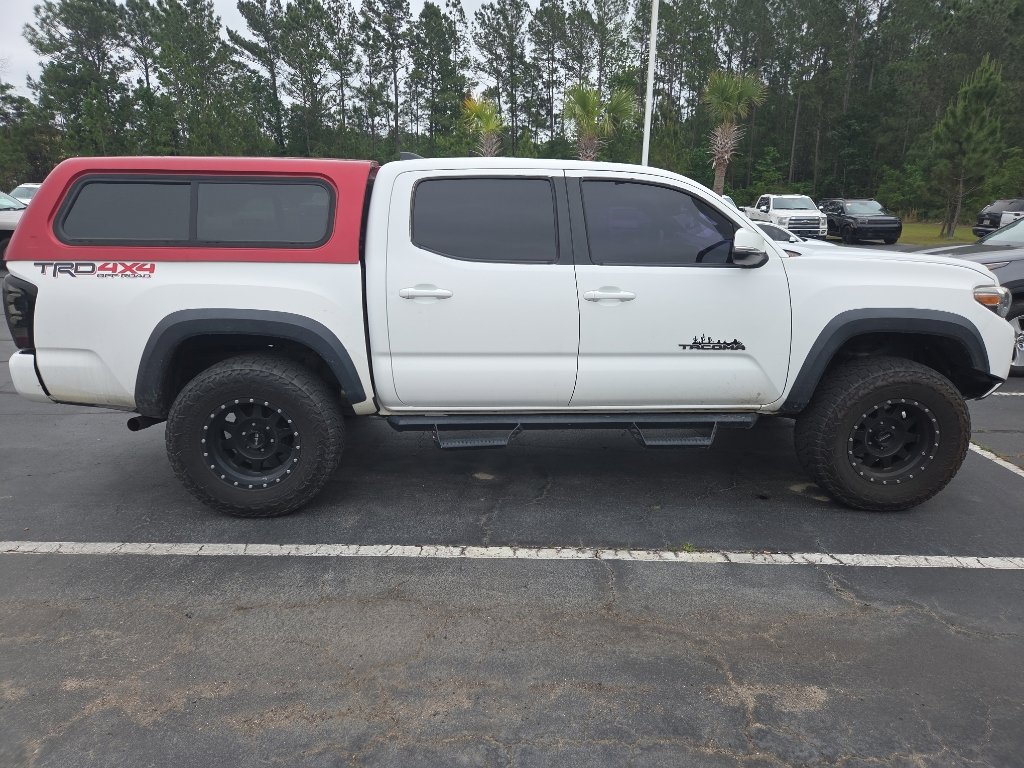 Used 2017 Toyota Tacoma TRD Off-Road AWD/4WD image 7