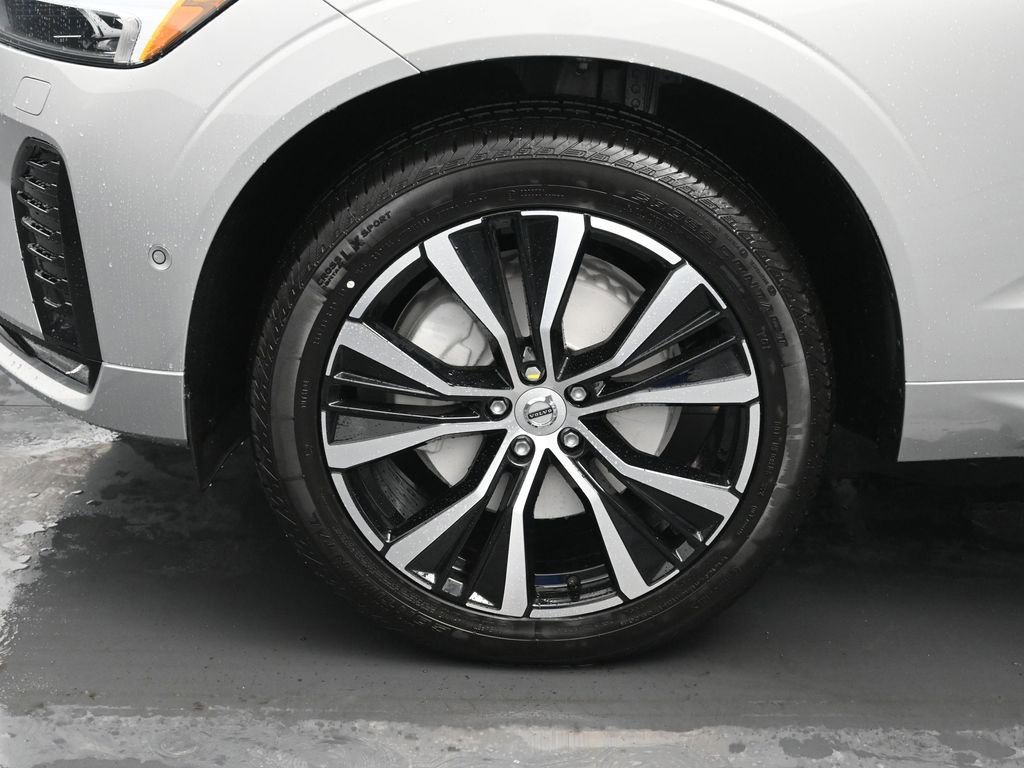 New 2025 Volvo XC60 B5 Plus w/ Protection Package Premier image 31