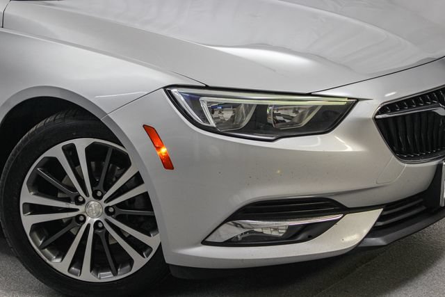 Used 2018 Buick Regal Essence FWD image 3