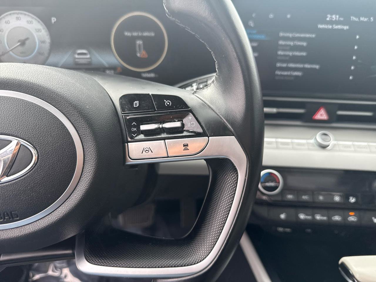 Used 2021 Hyundai Elantra Limited image 18