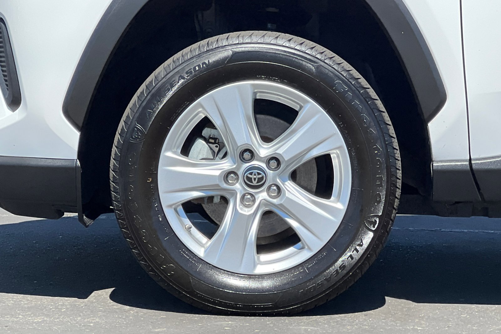 Certified 2021 Toyota RAV4 LE AWD/4WD image 25