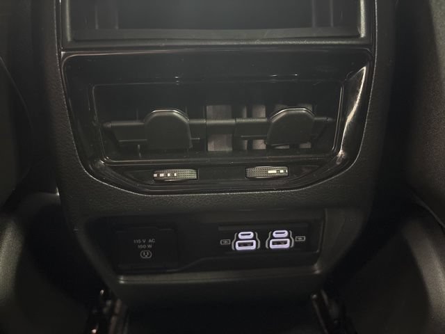 Used 2024 Jeep Grand Cherokee Laredo X w/ Luxury Tech Group I RWD image 17