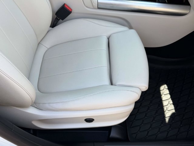 Used 2022 Mercedes-Benz GLA 250 4MATIC w/ Premium Package Lite image 11