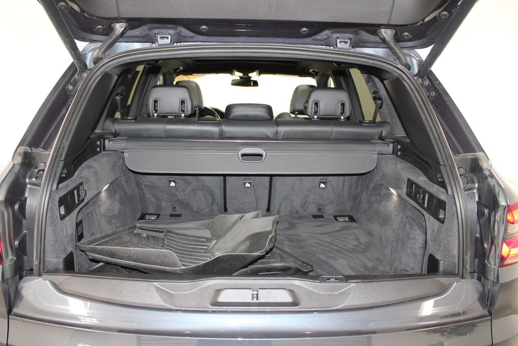 Used 2019 BMW X5 xDrive40i w/ Convenience Package AWD/4WD image 16