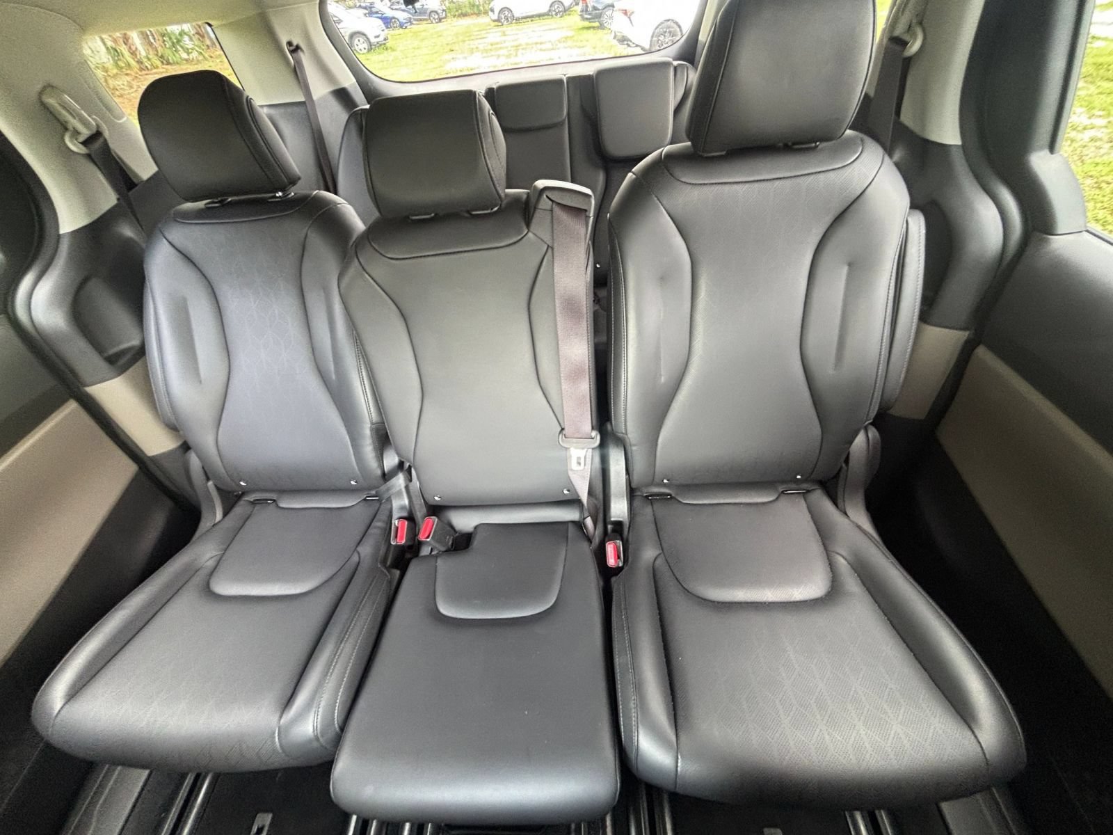 Used 2026 Kia Carnival FWD image 40