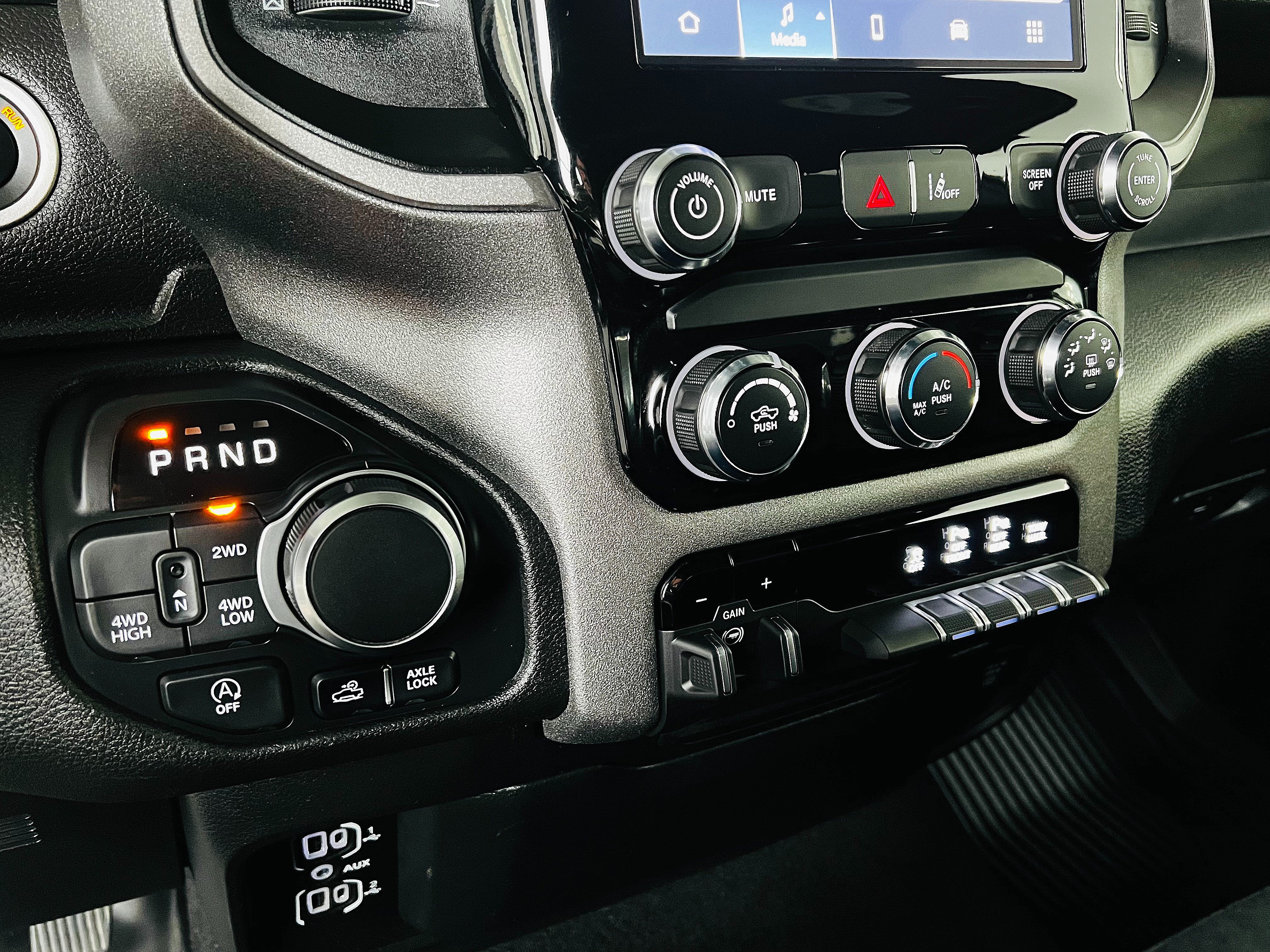Used 2025 RAM 1500 Warlock AWD/4WD image 15