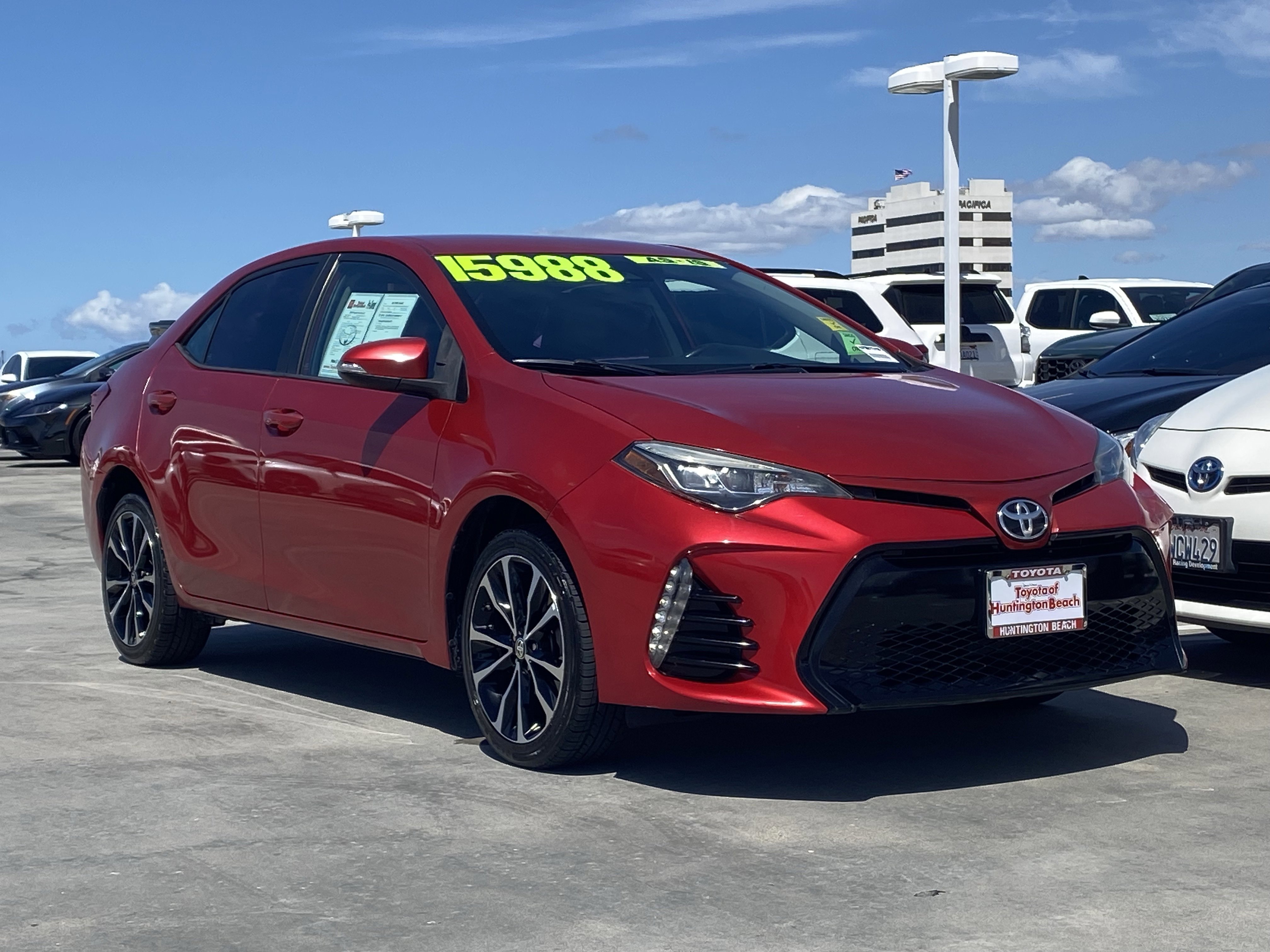 Used 2018 Toyota Corolla SE w/ Carpet Mat Package (TMS) FWD image 2