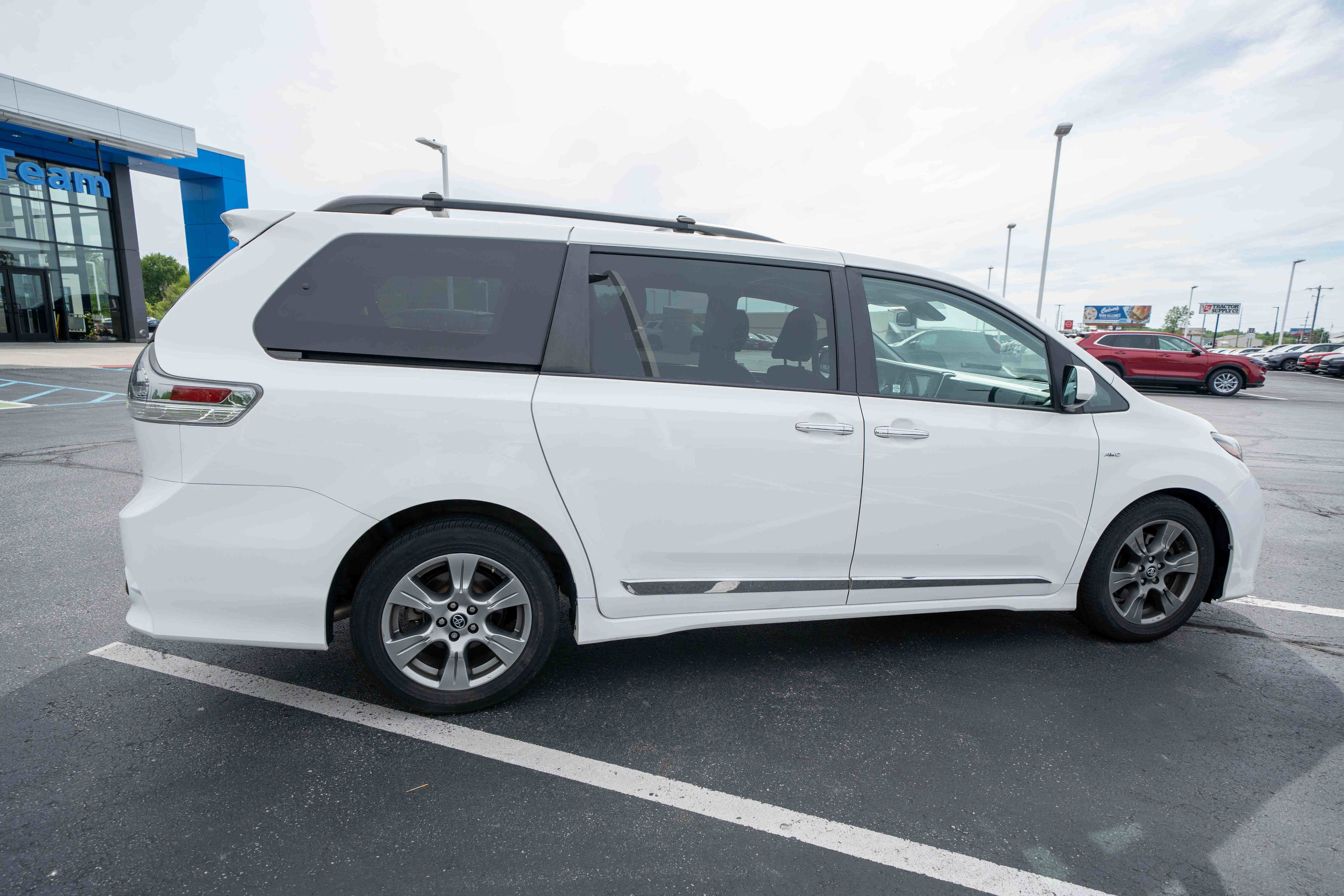 Used 2019 Toyota Sienna SE w/ SE Preferred Package AWD/4WD image 6