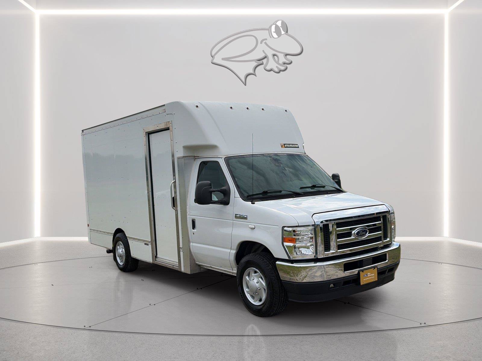 Certified 2022 Ford E-350 and Econoline 350 Super Duty RWD image 7