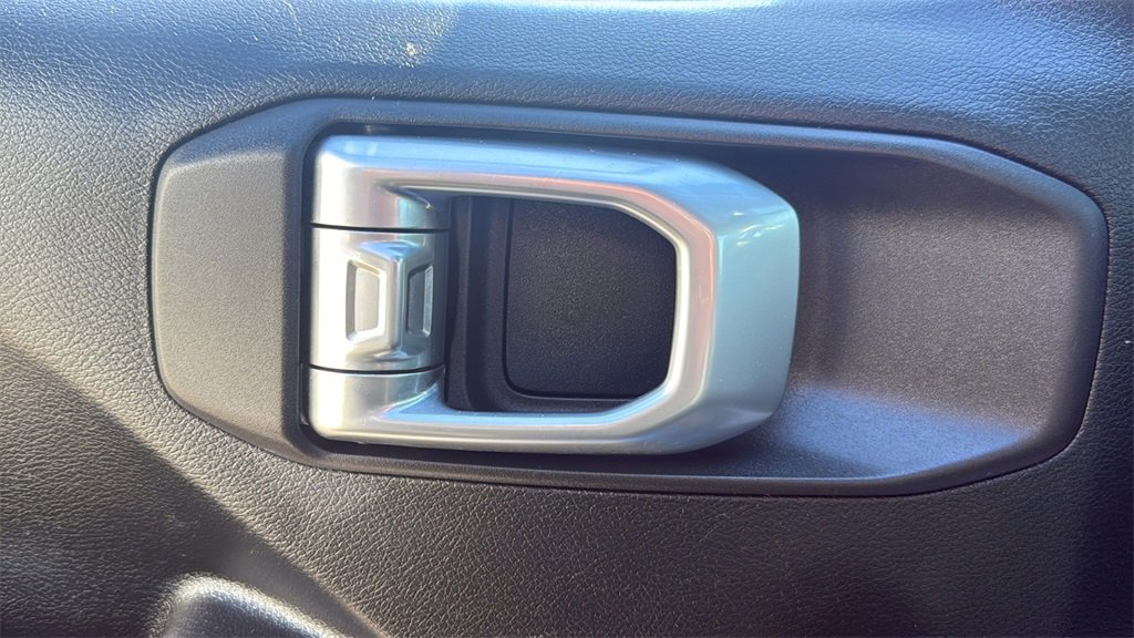 Used 2020 Jeep Gladiator Sport image 17